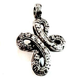 EXQUISITE SILVER INFINITY CROSS PENDANT